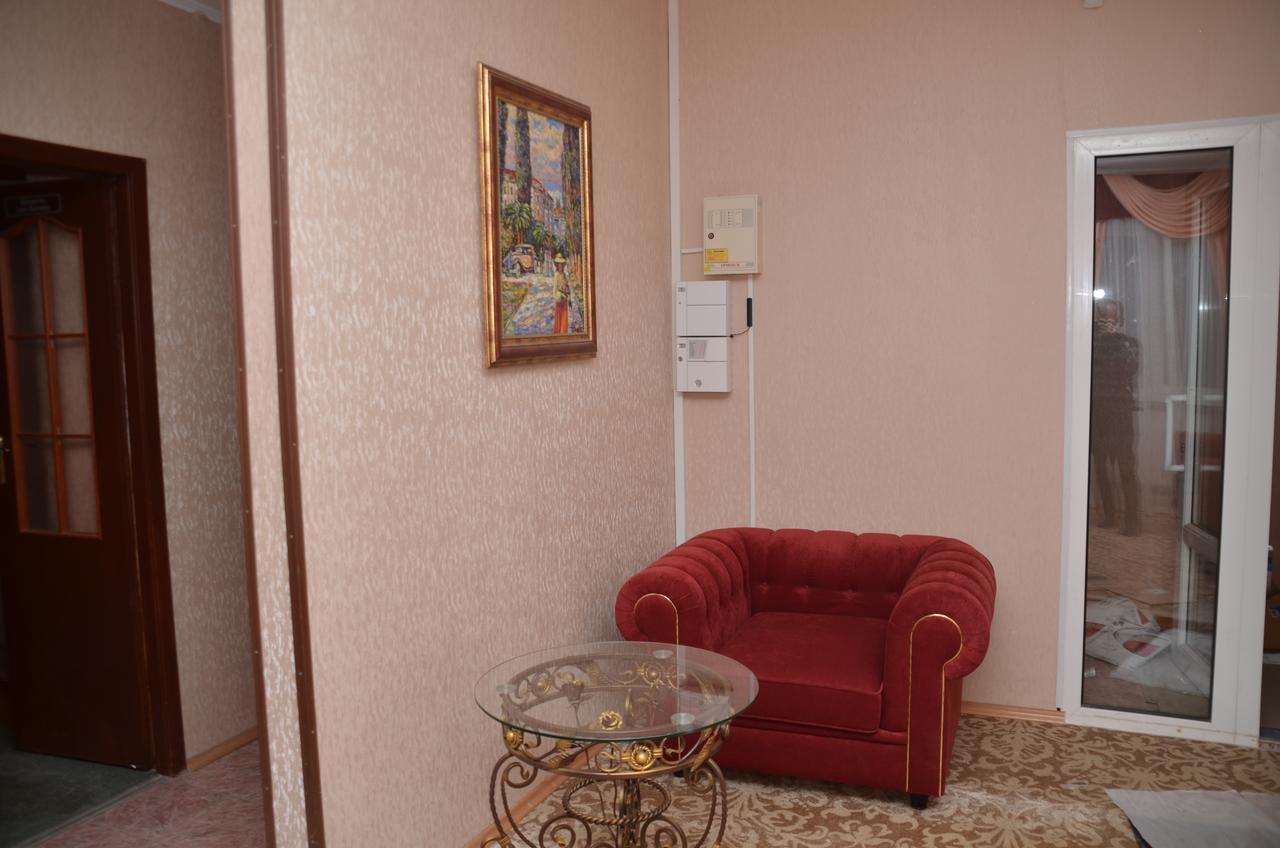 Centralnyi Hotel ポルタヴァ エクステリア 写真