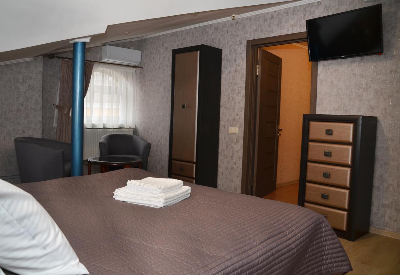 Centralnyi Hotel ポルタヴァ エクステリア 写真