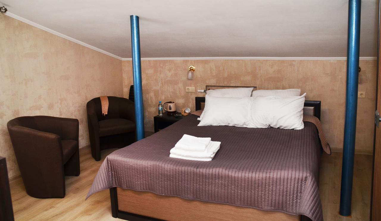 Centralnyi Hotel ポルタヴァ エクステリア 写真