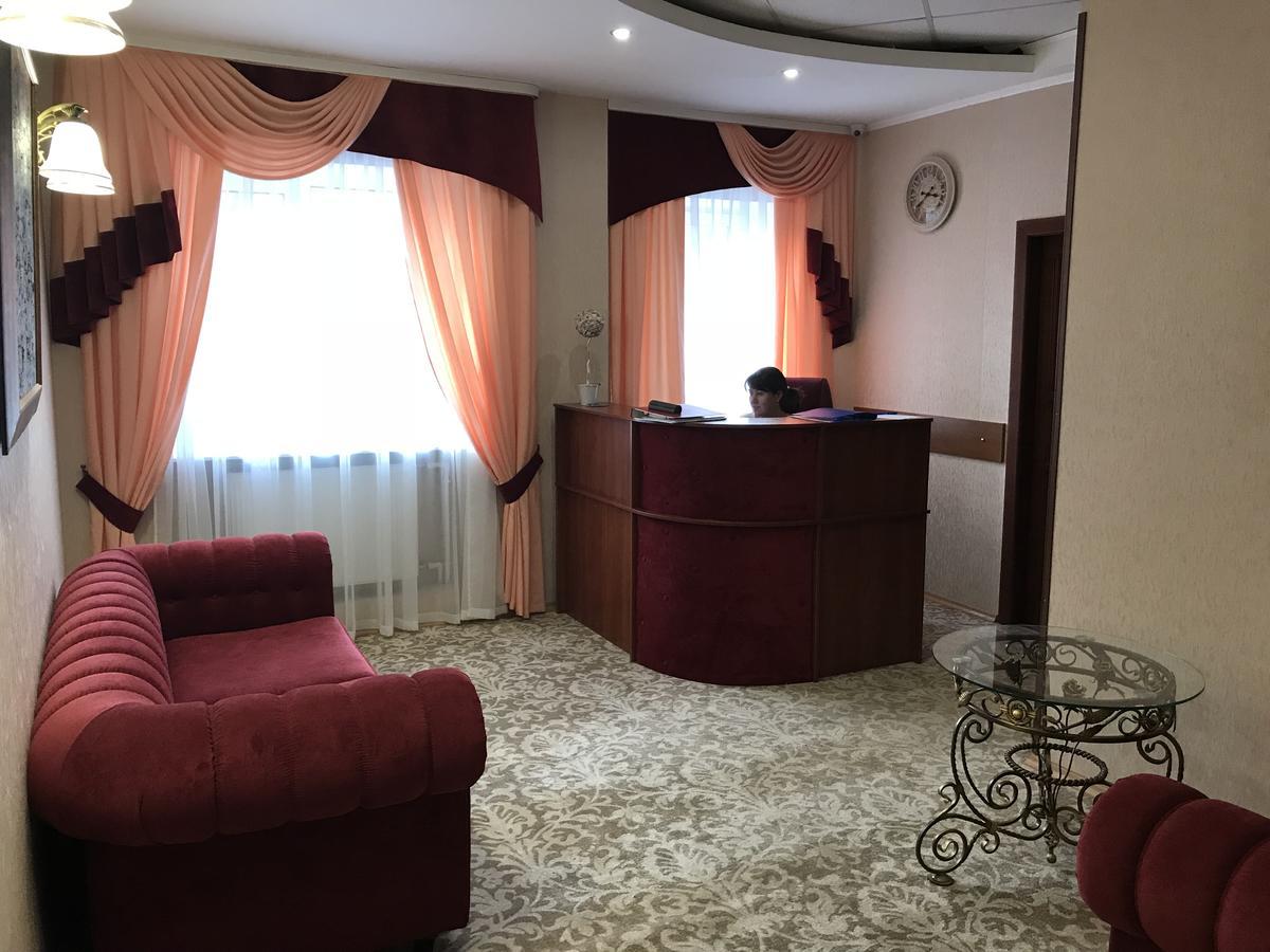 Centralnyi Hotel ポルタヴァ エクステリア 写真
